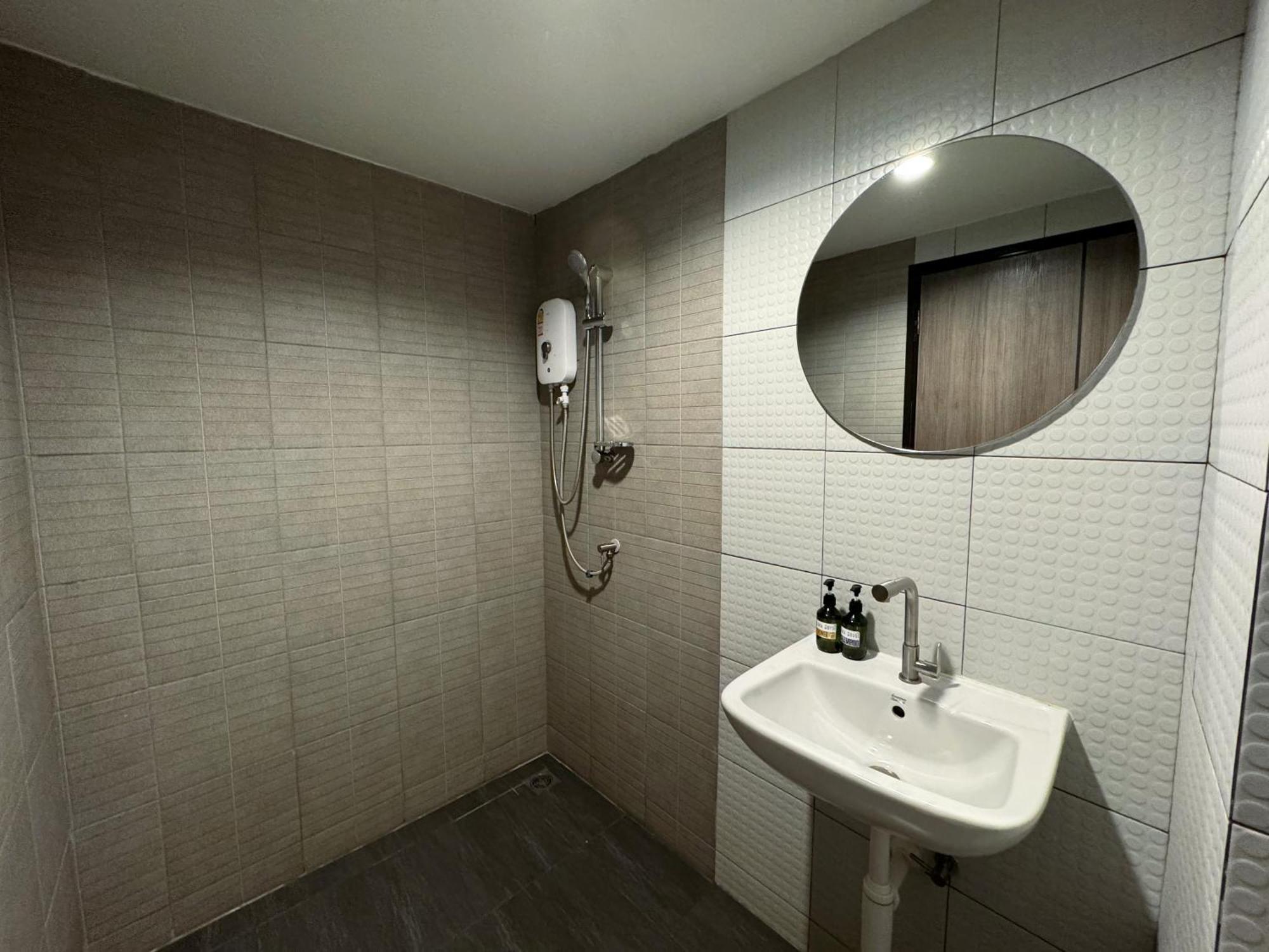 Luka House Hotel Ban Lam Luk Ka Bagian luar foto